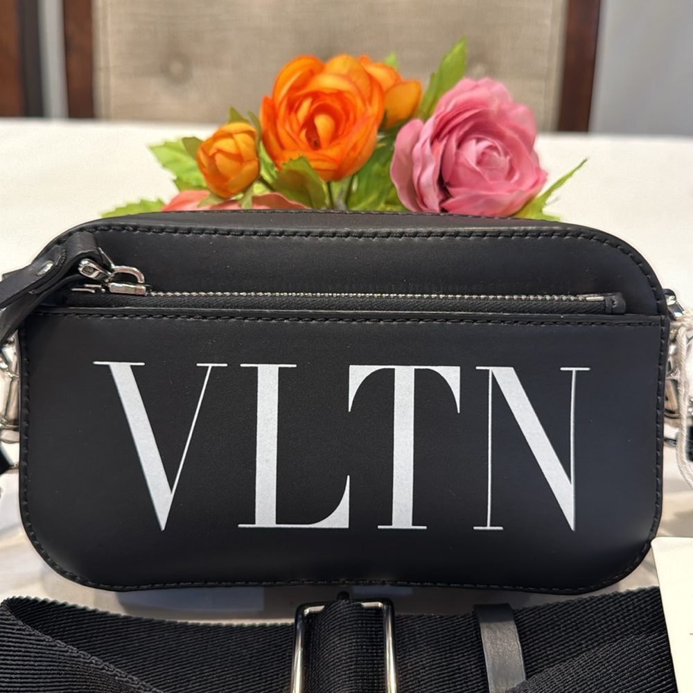 New & Authentic Valentino Garavani crossbody/belt bag - Picture 2 of 13